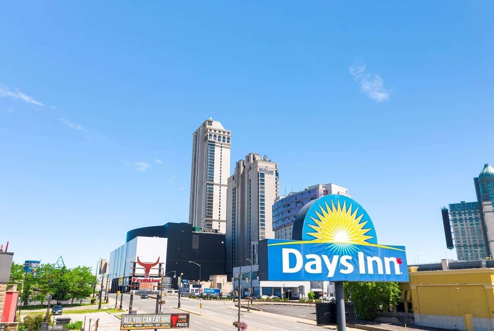 Days Inn by Wyndham Fallsview 8/41