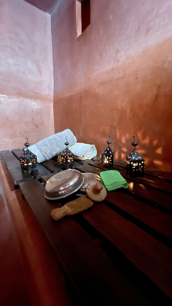 Riad Elias 32/72