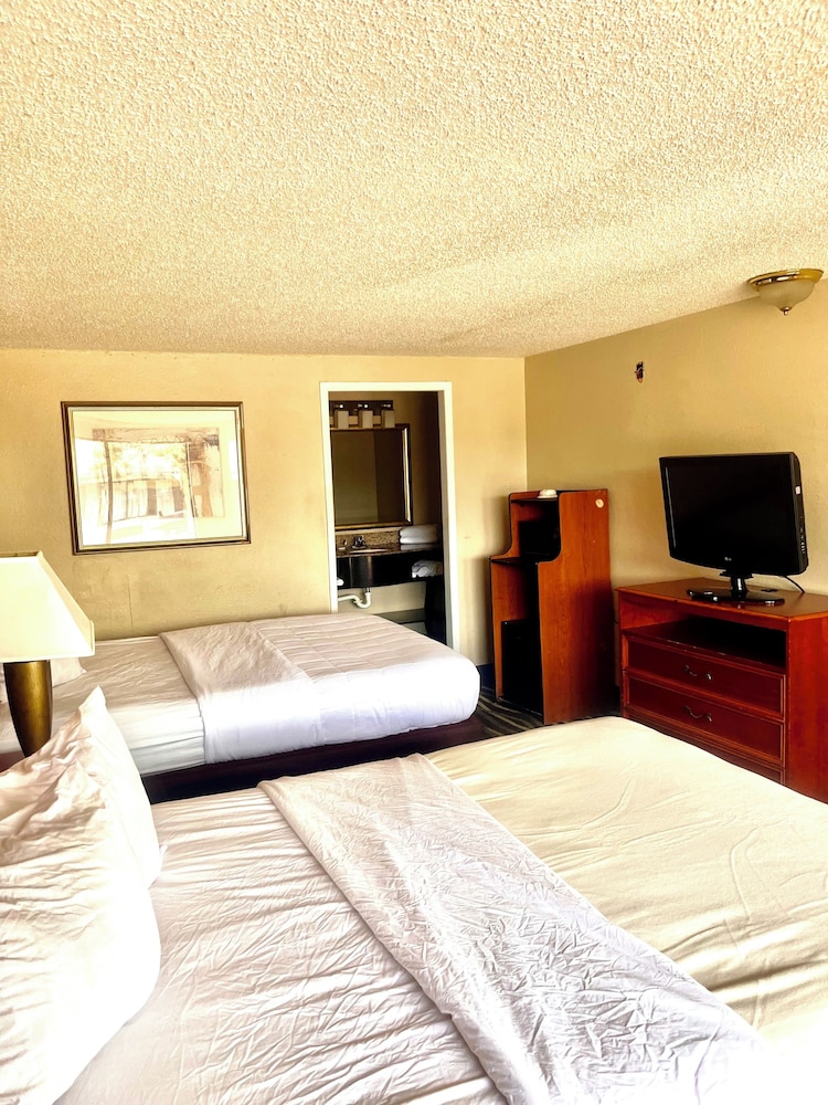 Monroe Hotel 17/52