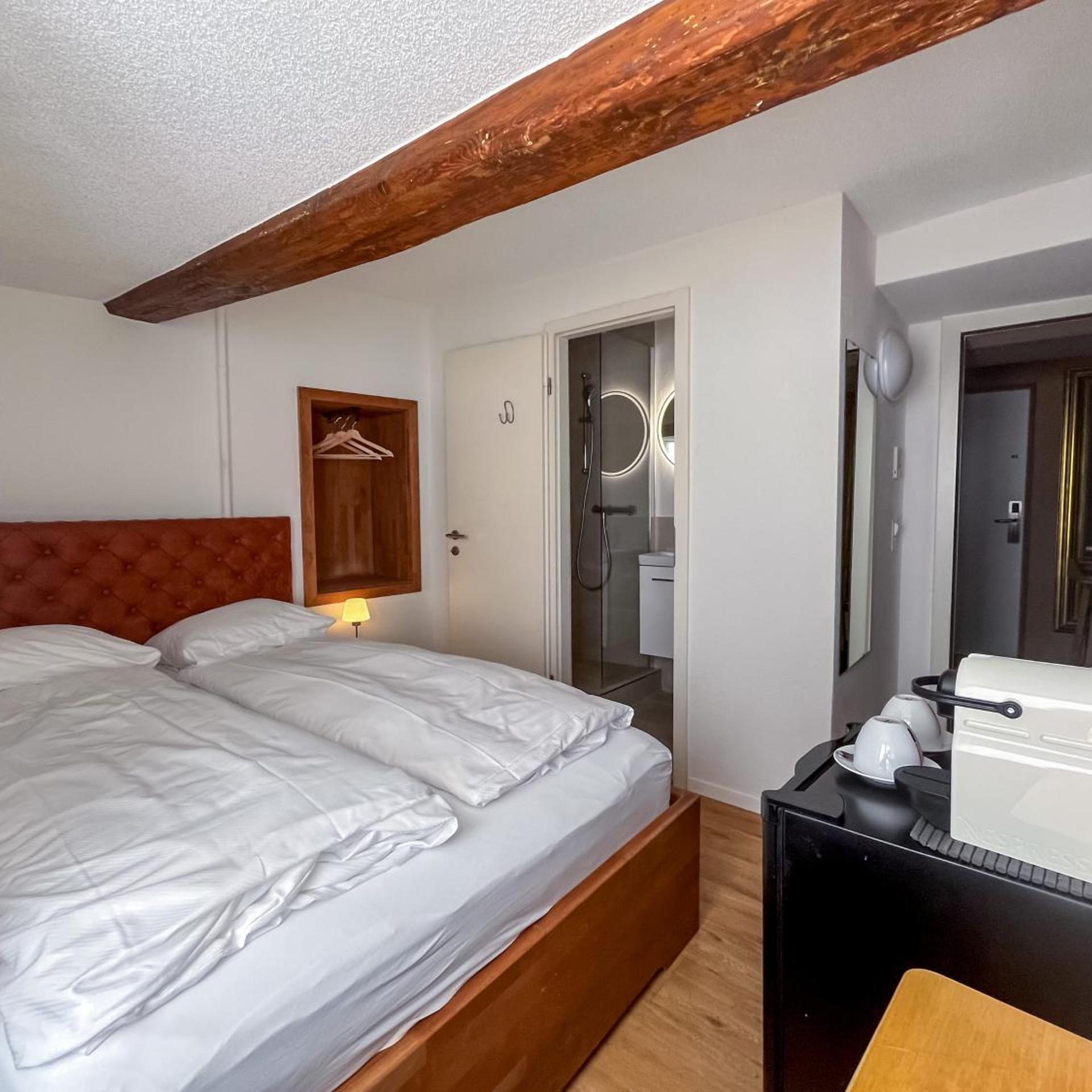 Room, Single