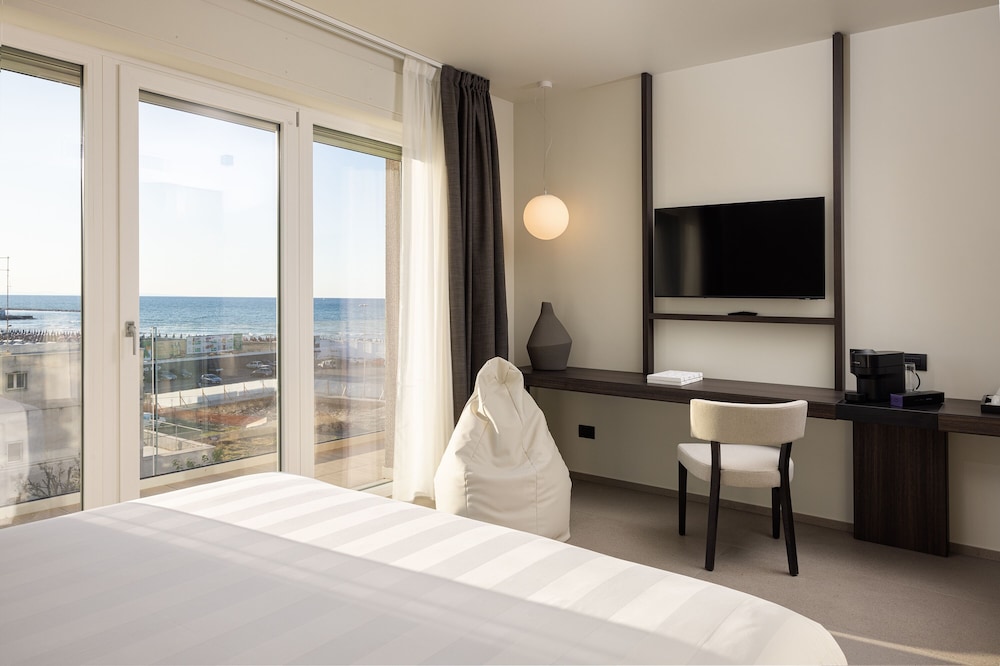 B21 Hotel 11/37
