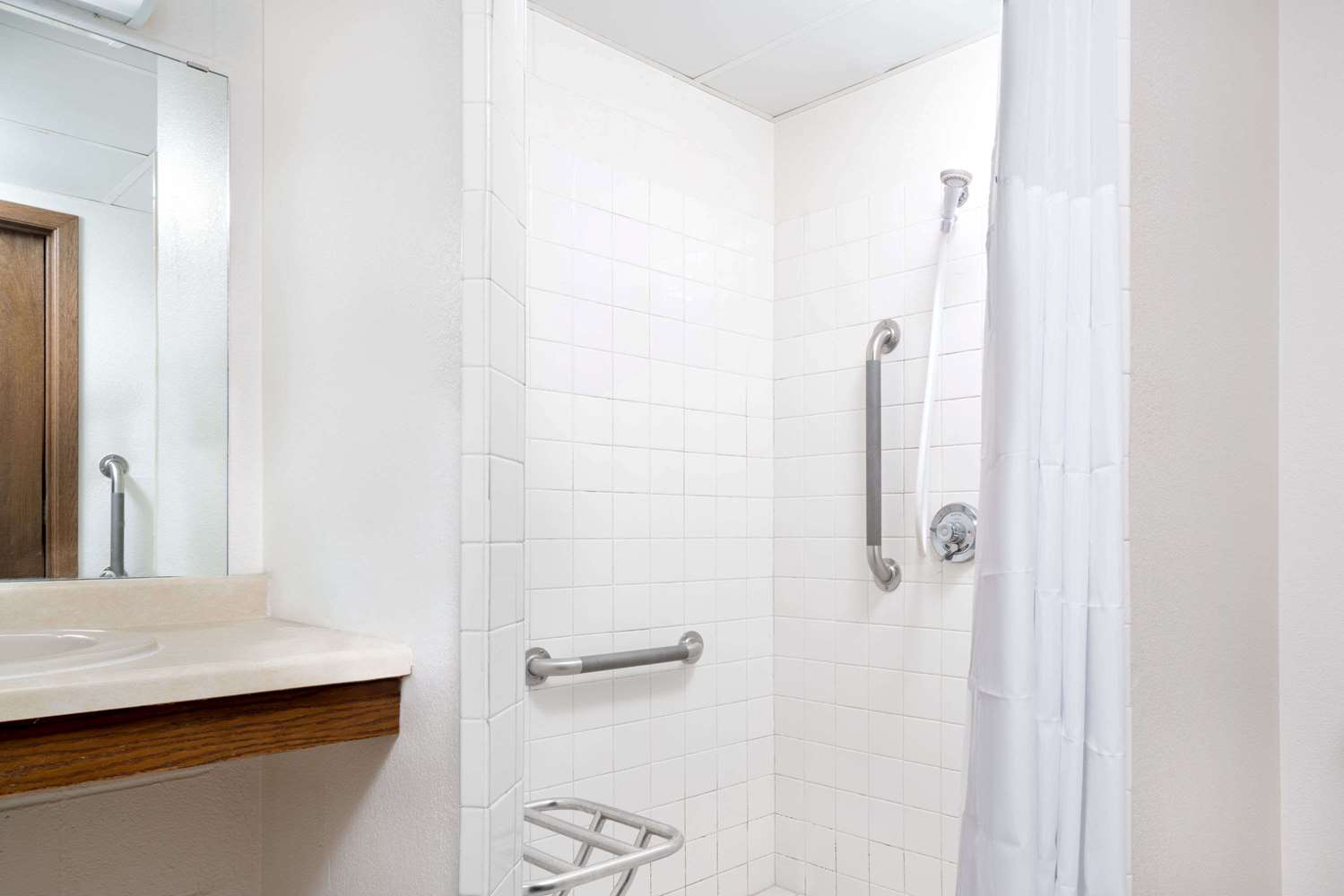 Days Inn By Wyndham St Cloud 16/16