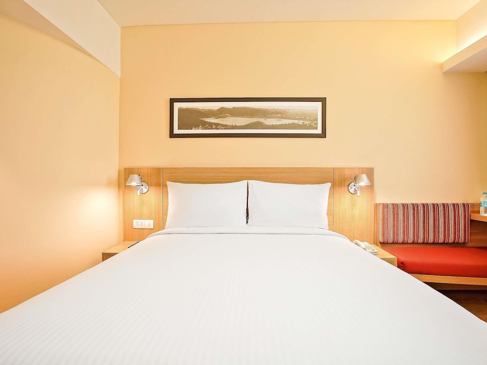 SUPERIOR, QUEEN BED