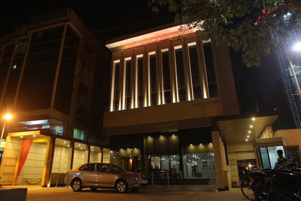 MAHALAKSHMI PALACE HOTEL 1/24