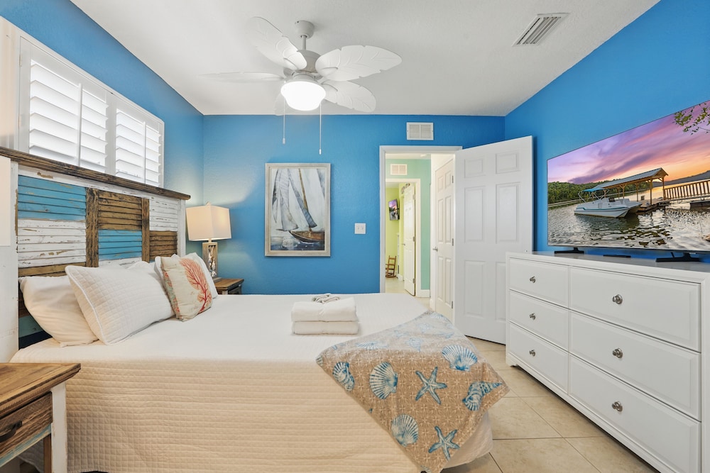 كوخ رئاسي بسريرين منفصلين وسريرين كينج مع أريكة، Coco Sands Beachside Cottages 5/10