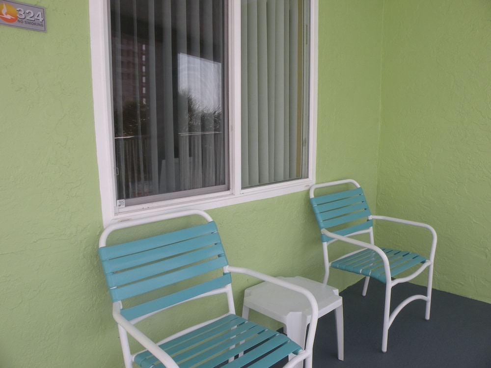 PELICAN POINTE SUITES 51/58