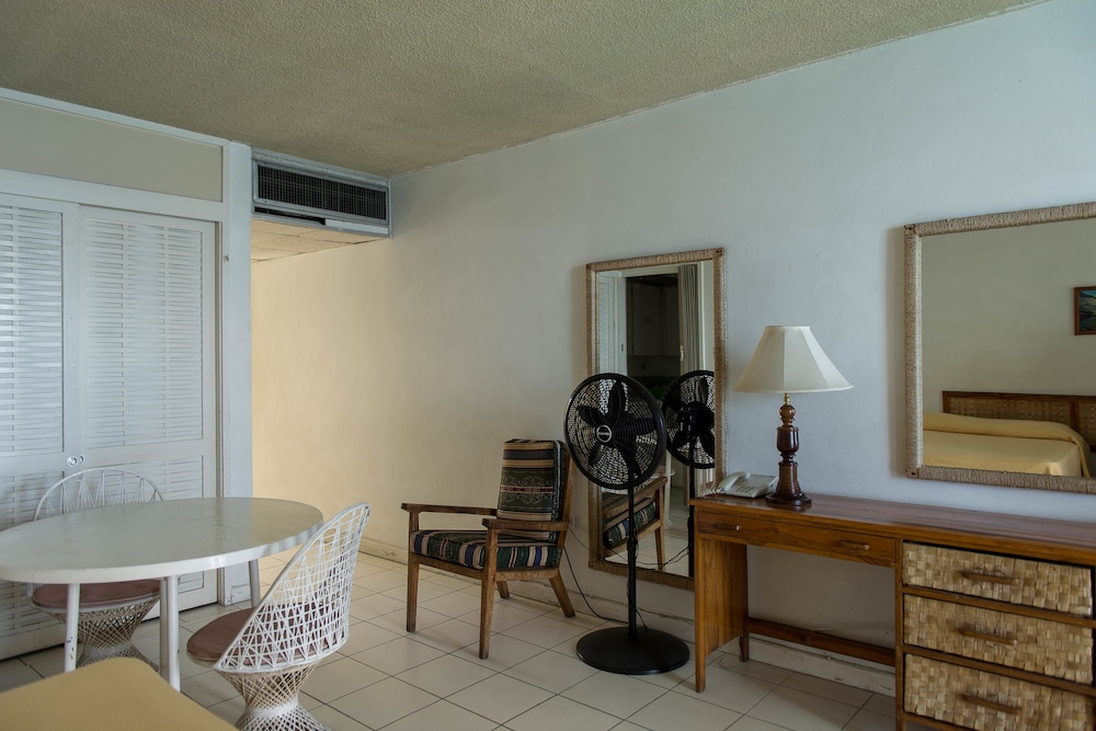 Montego Bay Club Beach Resort 41/50