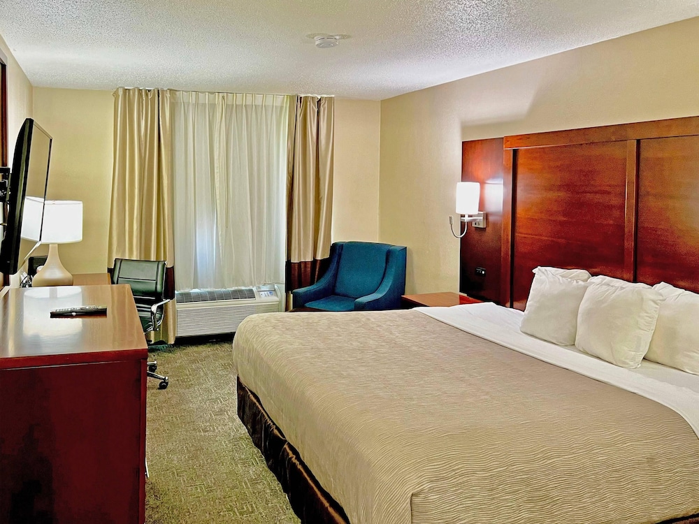 Quality Inn & Suites Green Bay - Ashwaubenon 19/50