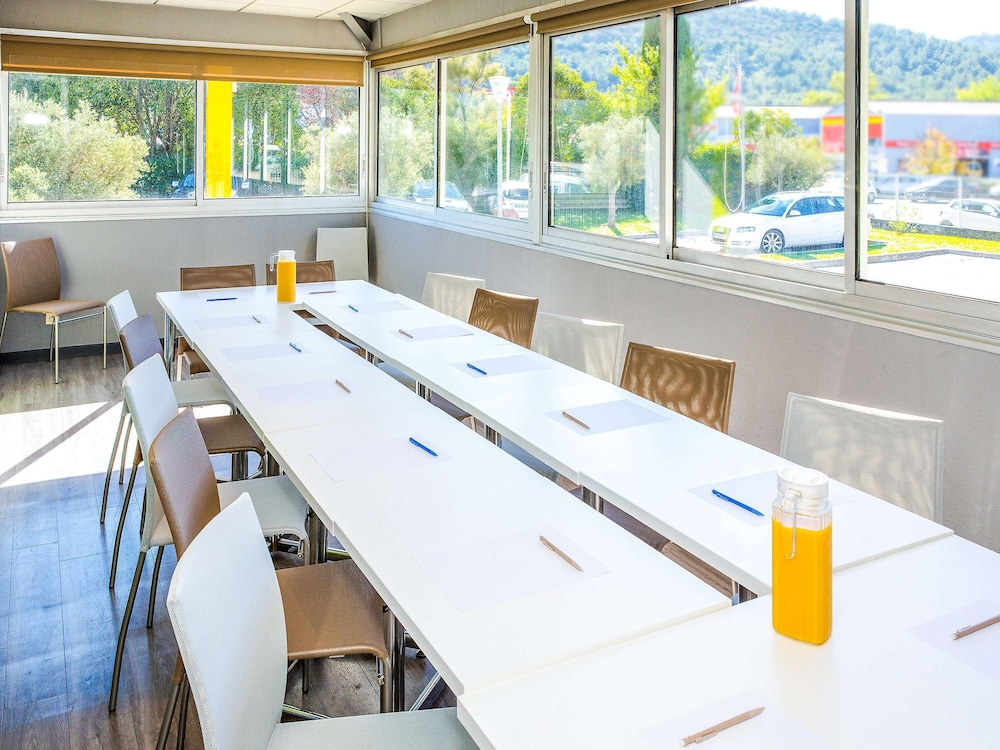 Ibis Budget Aubagne Les Paluds Agora 51/62