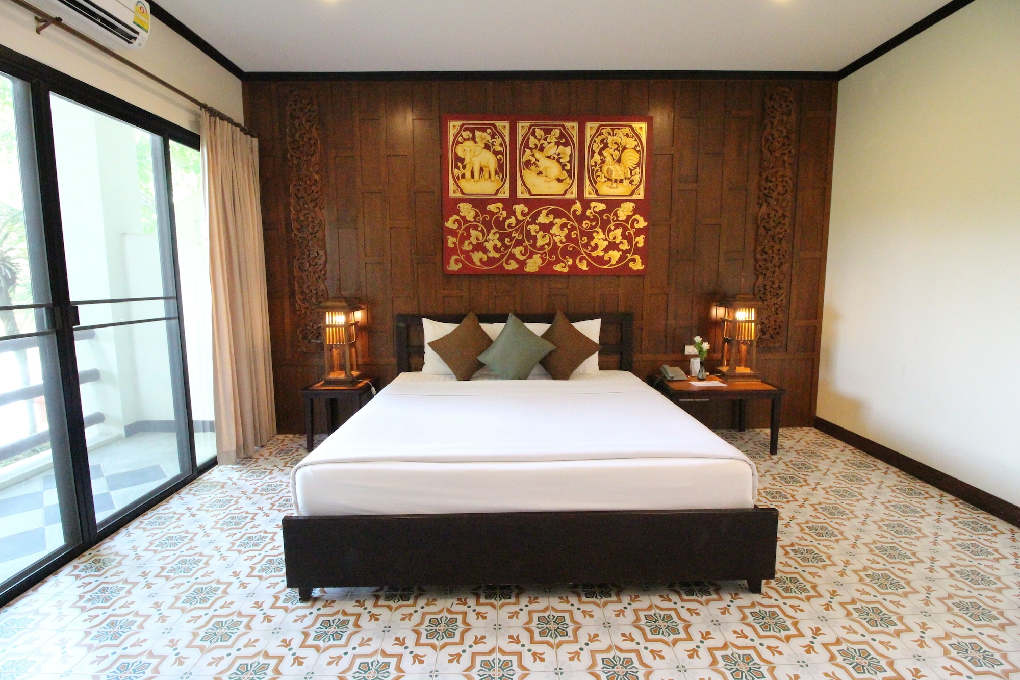 SUPERIOR, DOUBLE OR TWIN BED