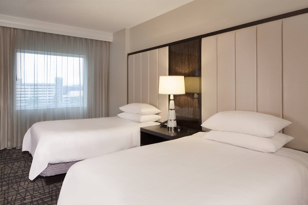 Marriott Suites Dallas Market Center 12/62