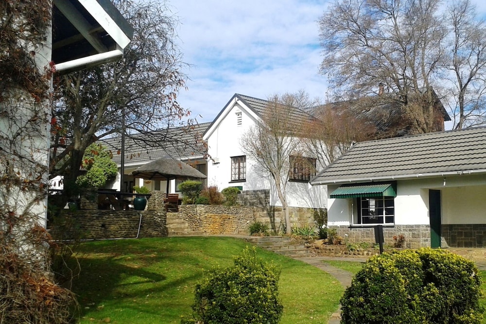 PREMIER HOTEL HIMEVILLE ARMS 38/50
