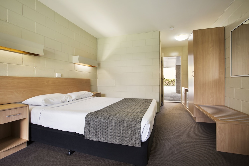 Dalrymple Hotel 27/67