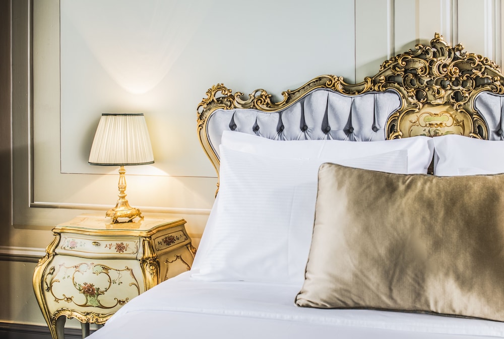 Bosphorus Palace Hotel Special Class 24/79