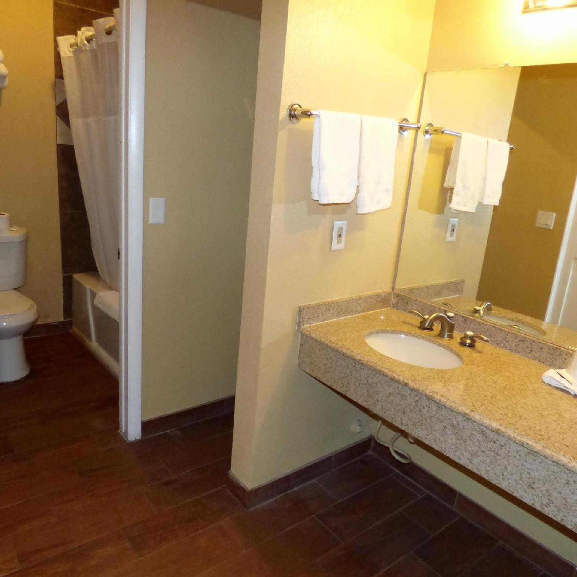 Economy Inn Suites 23/23