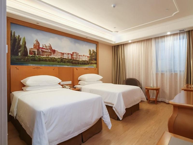 Vienna Hotel (Nanjing Olympic Sports Center) 17/26
