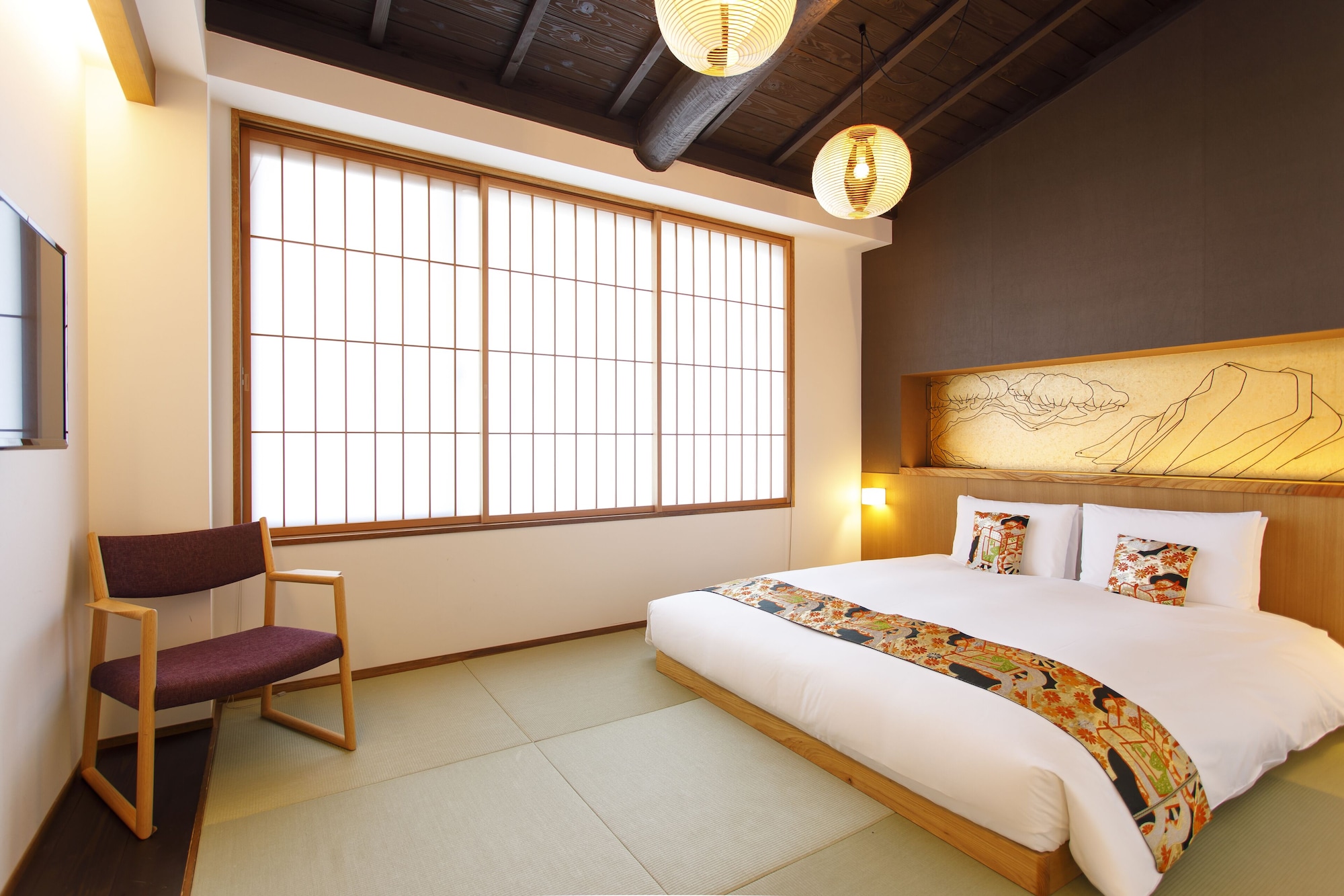 LUXURY, QUEEN BED