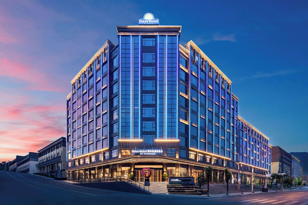 Days Hotel by Wyndham Renhuai Canglong 2/31