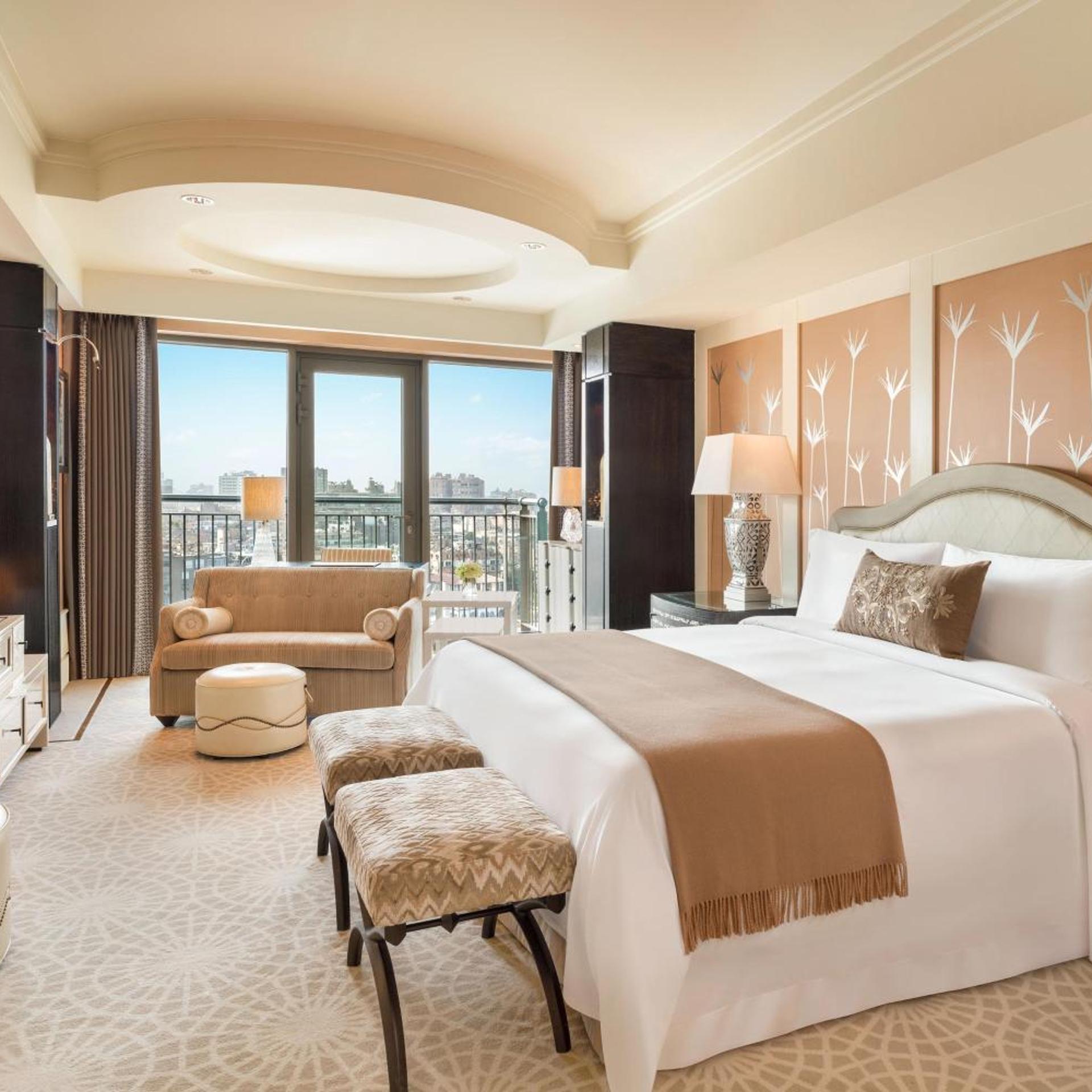 Astor, Guest Room, King Bed, River View