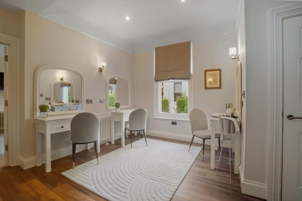 St. Elizabeth's House Hotel 20/32