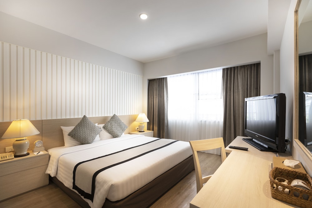 2 BEDROOMS, SUITE