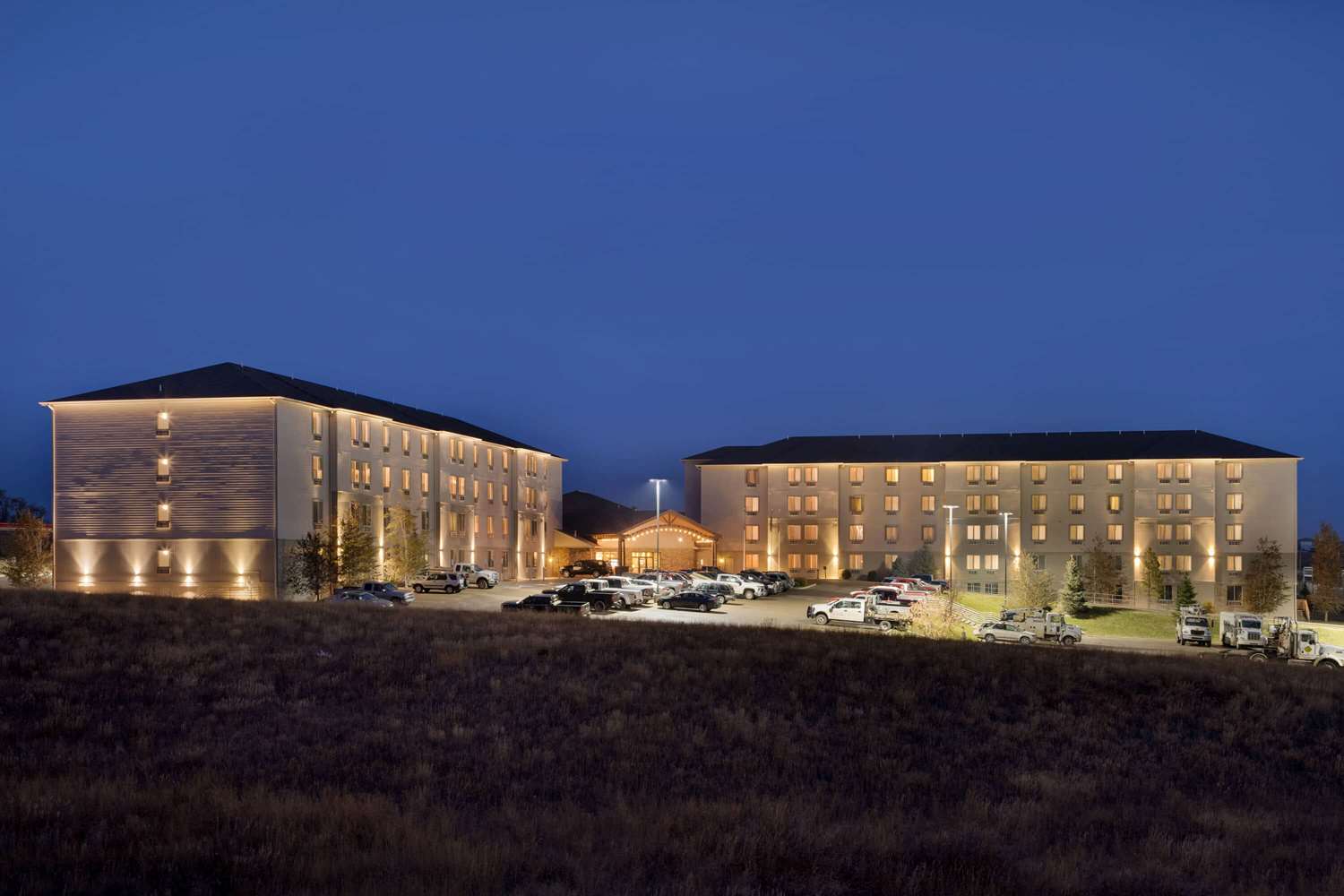 Bakken Airport Hotel And Suites Xwa 1/26