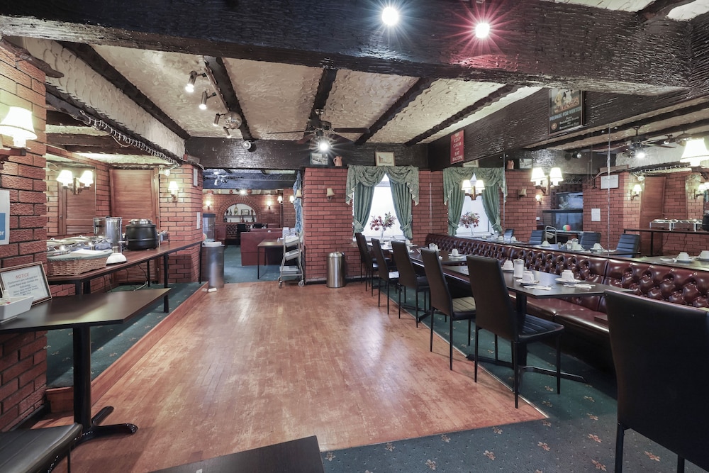 Royal Oakwell Hotel 46/52
