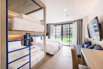ROOM, QUADRUPLE