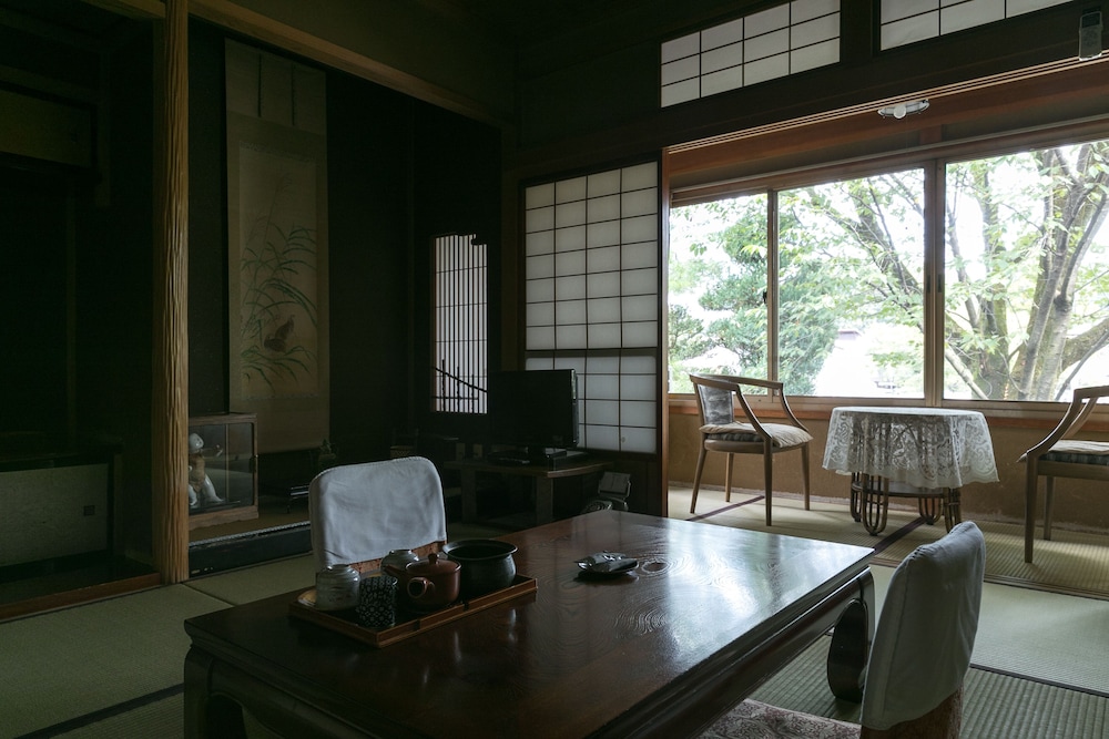 Sumiyoshi Ryokan 24/48