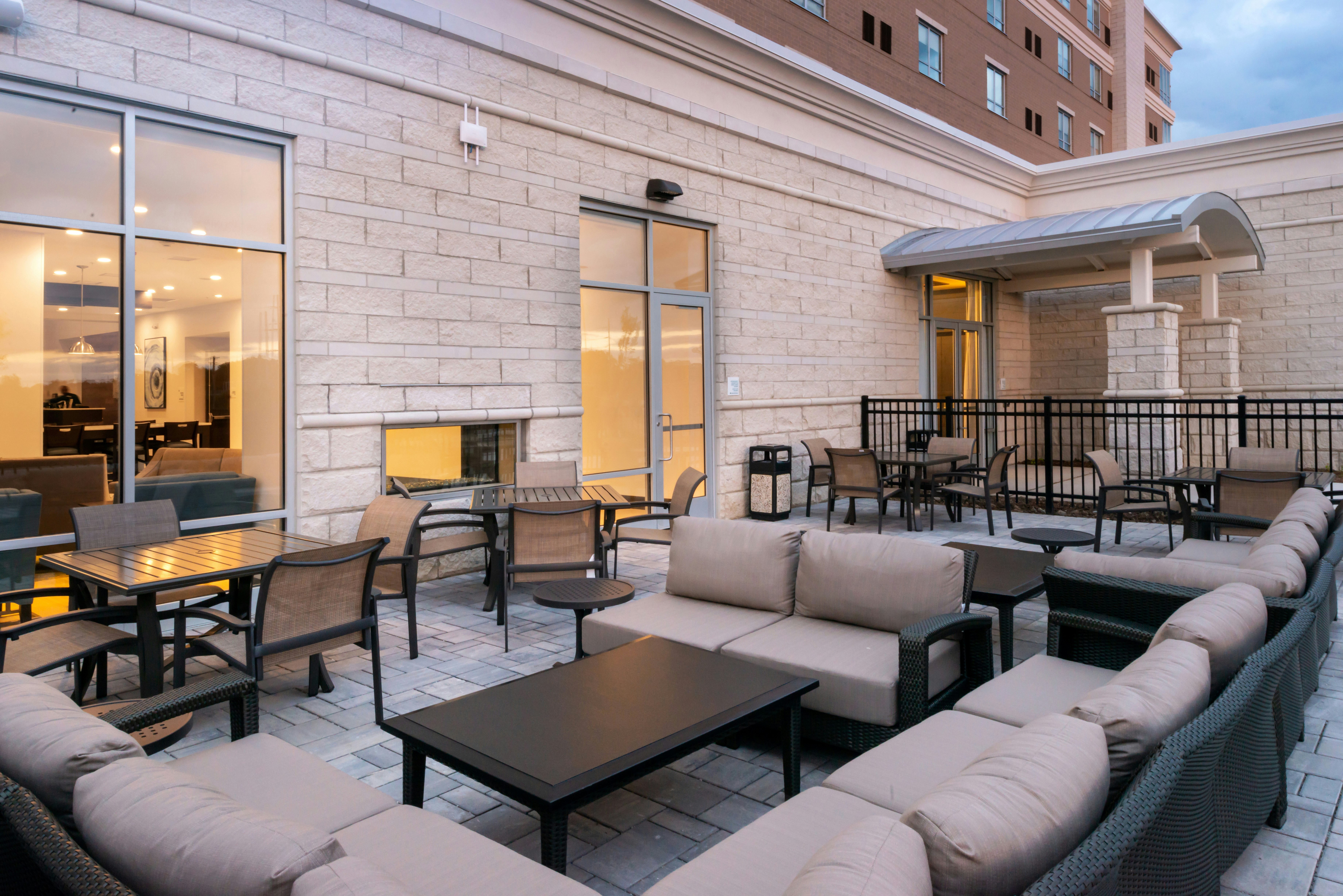 Holiday Inn Hotel Suites Farmington Hills Detroit Nw 25/50