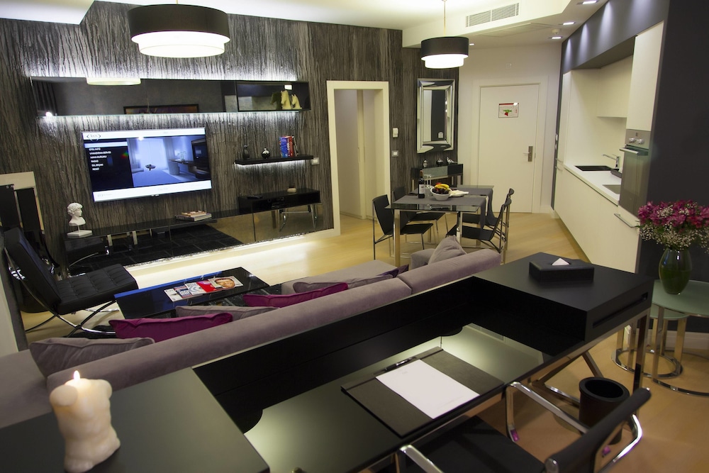 The Leos Residence 33/60