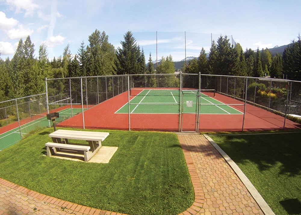 Tantalus Resort Lodge 33/55