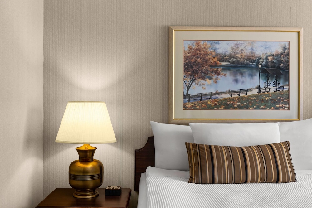Royal Scot Hotel & Suites, Trademark Collection by Wyndham 30/76