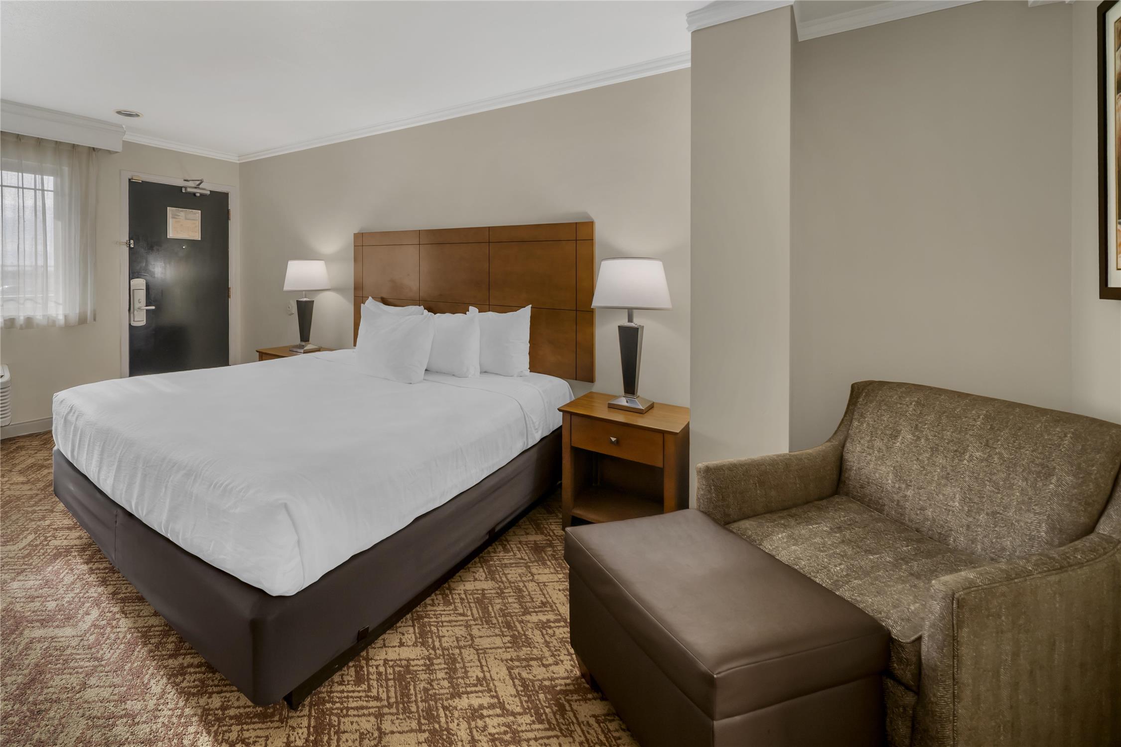 غرفة بسرير كينج، Best Western Plus Northwoods Inn 4/6