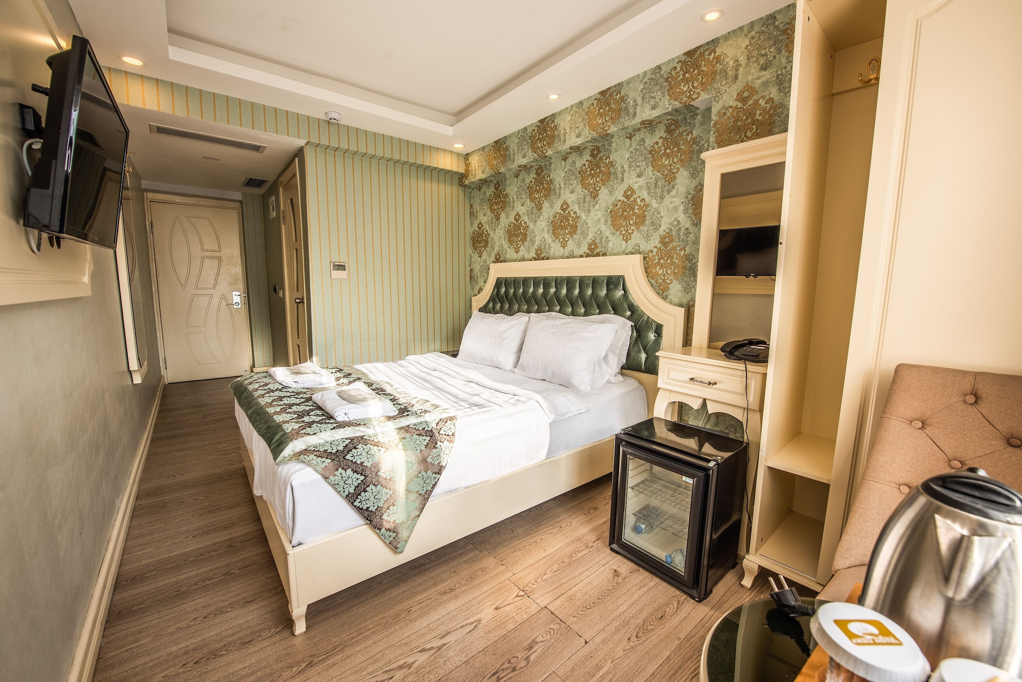 STANDARD, SINGLE, DOUBLE BED, CITY VIEW