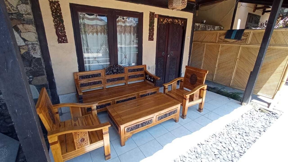 Bale Sasak 30/50