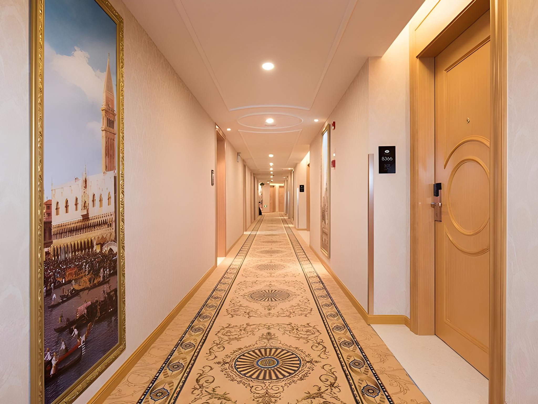 Vienna Hotel Shanghai International Tourist Resort Xiuyan Road Metro Station Bra 22/36
