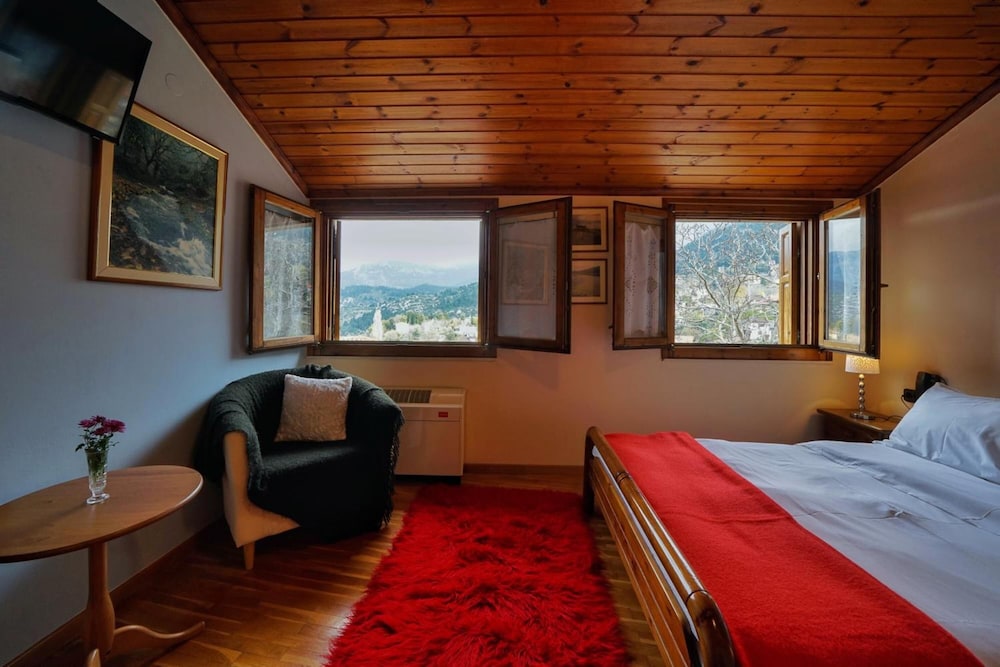 To Balcony Tis Agorianis 19/50