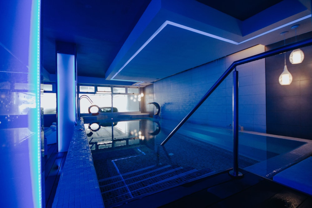 swimming pool spa