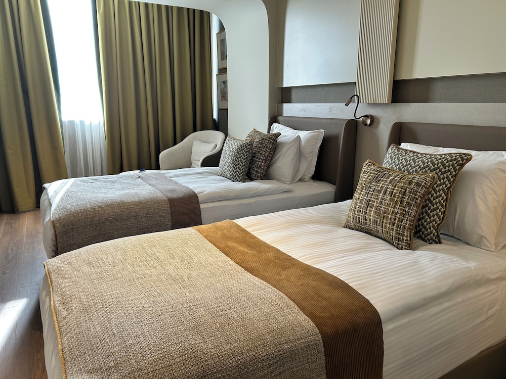 Buyuk Saruhan Hotel 12/50