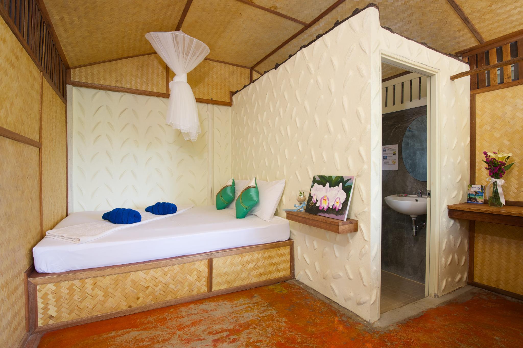 Standard, Queen Bed, with Fan