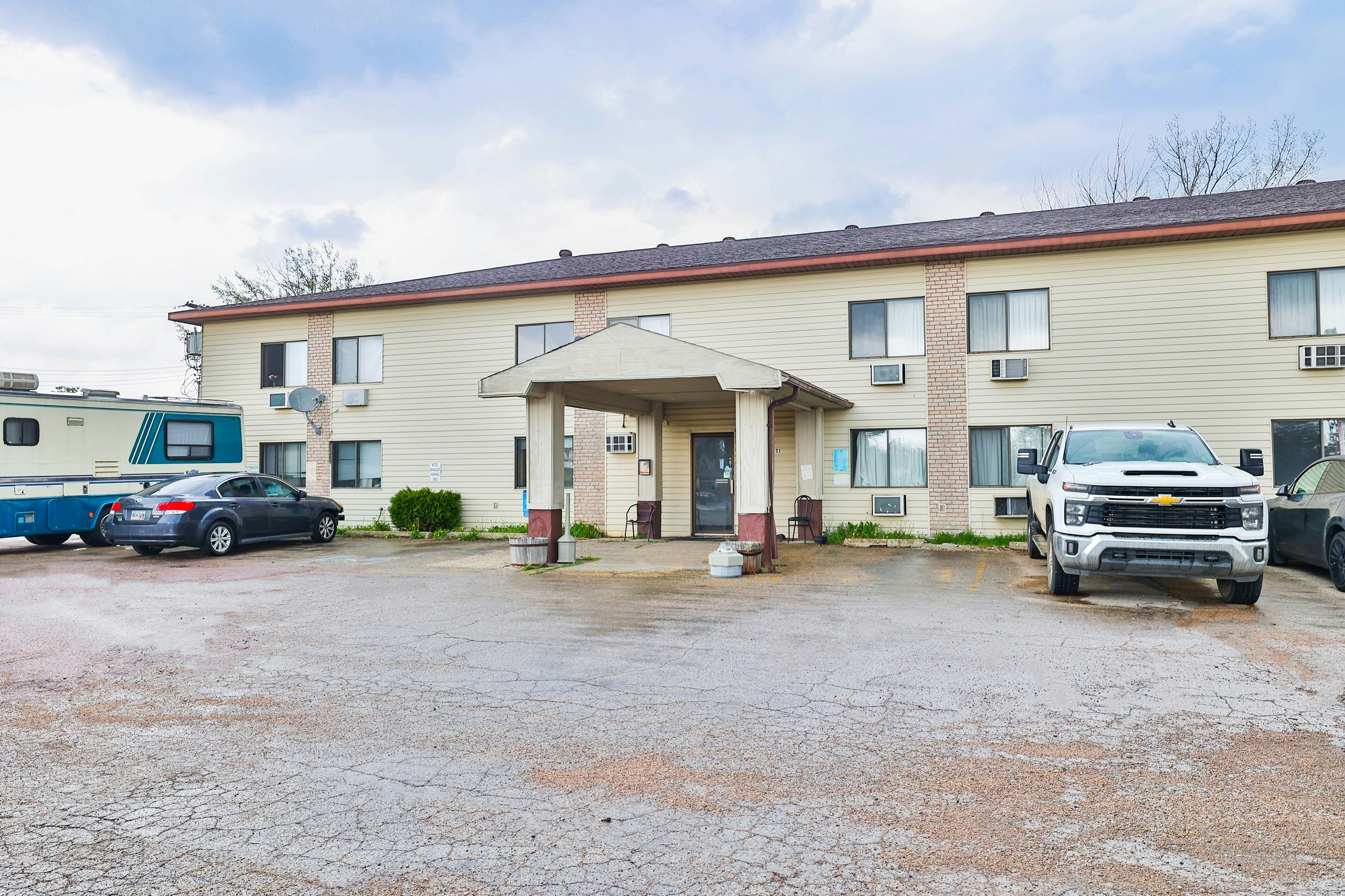 OYO Hotel Pipestone MN, Canterbury Park 41/45