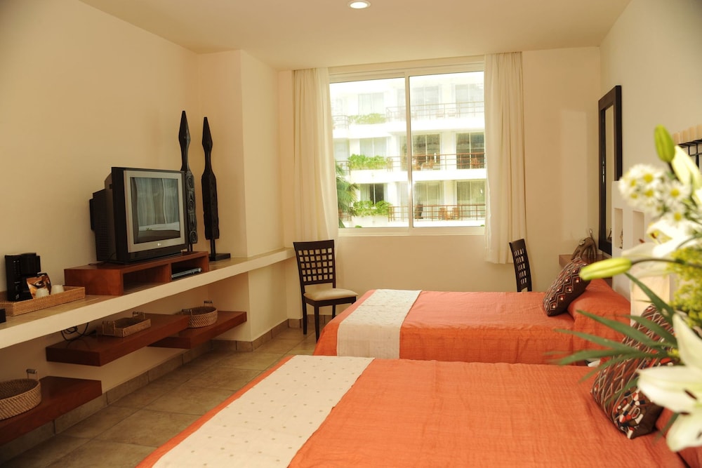 Ixchel Beach Hotel 29/50