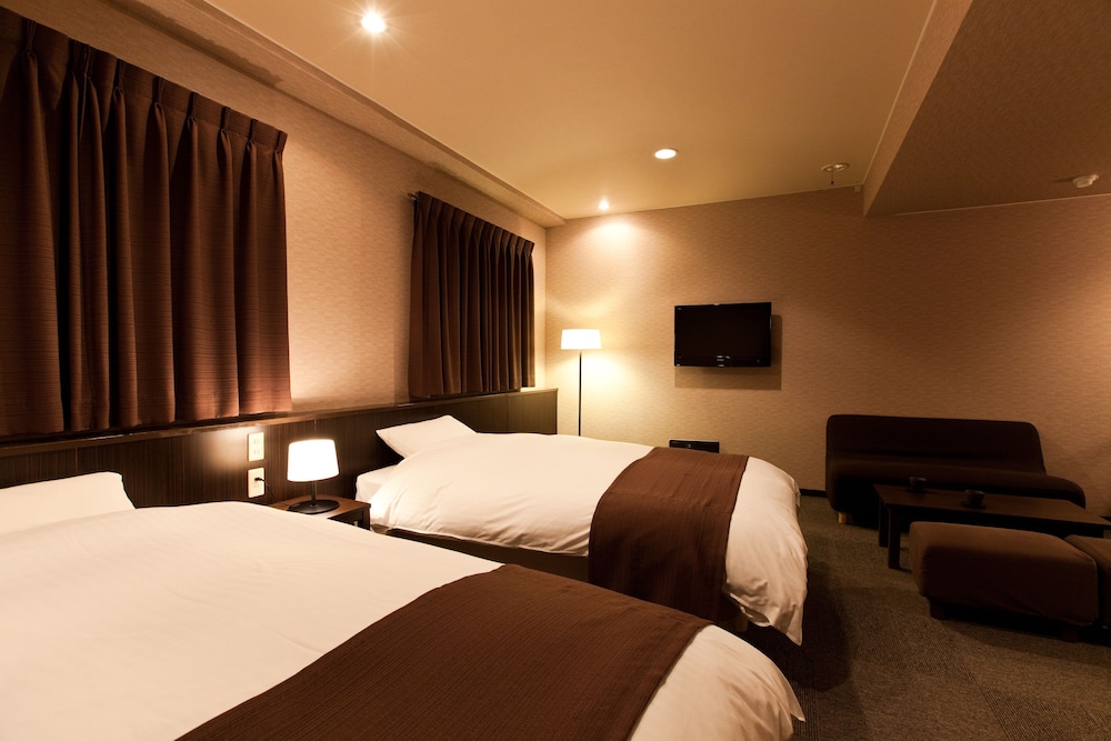 Hotel Takasago 12/63