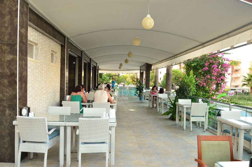 MODA BEACH HOTEL 41/57