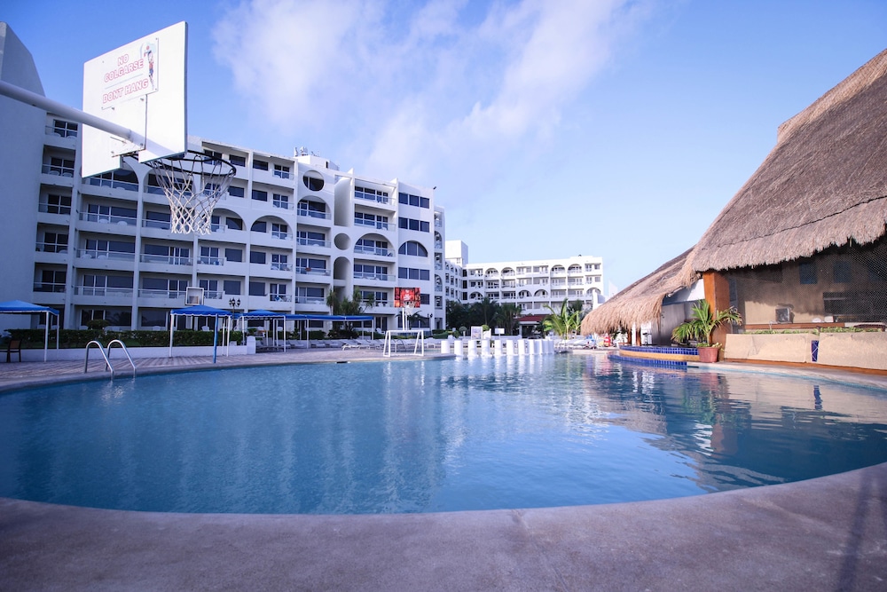 Aquamarina Beach Hotel Cancun 7/63