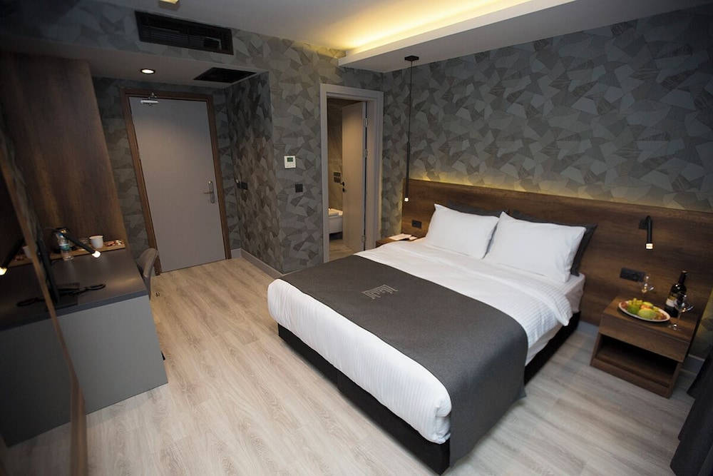 Emen S Hotel 5/48