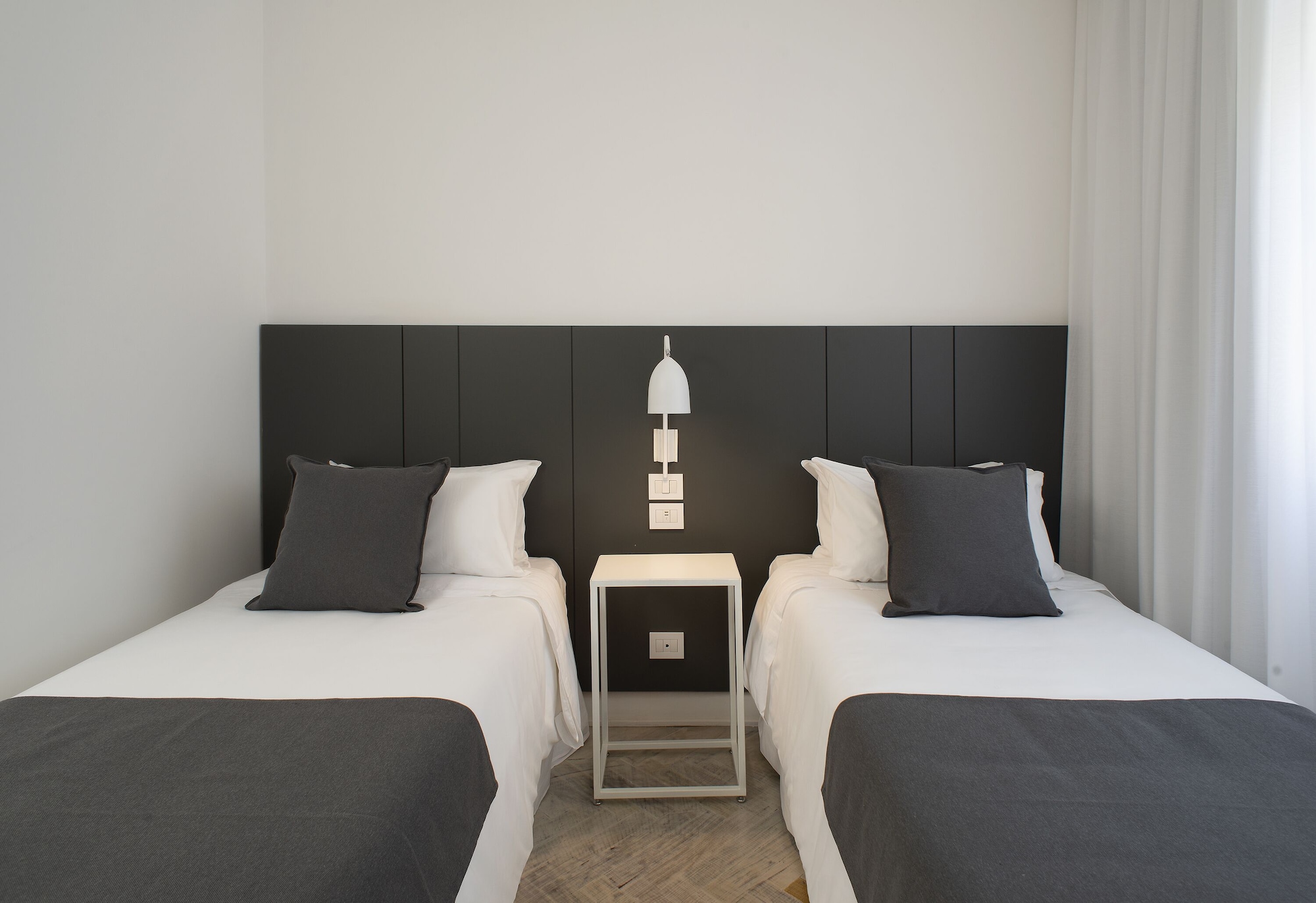 Studio, Twin Beds