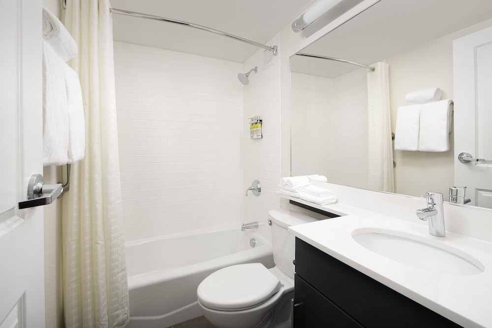 Candlewood Suites Alexandria West 57/58