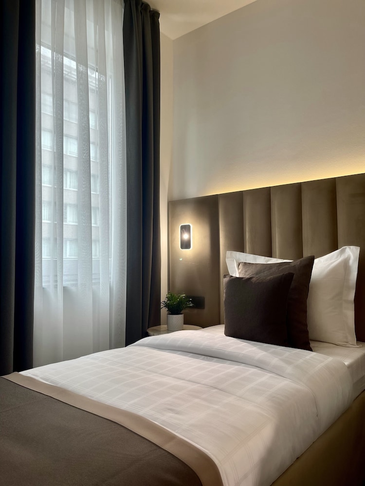 PREMIUM, DOUBLE OR TWIN BED